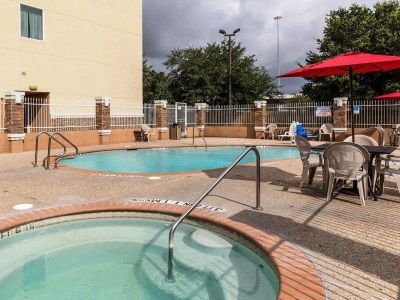 Hotel Comfort At Mills 4*